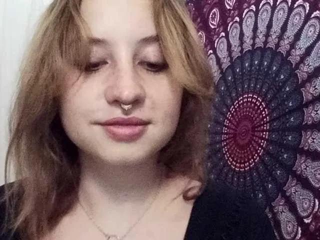 AdalynGlow on BongaCams 