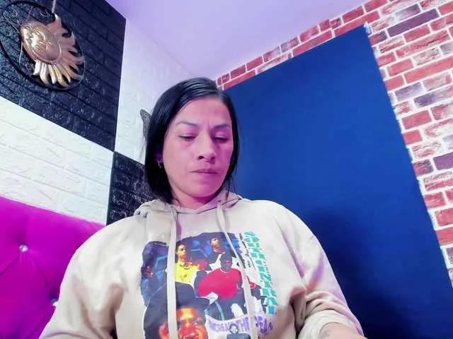 aliaandadara on BongaCams 