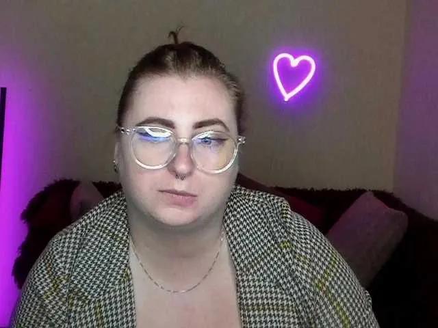 Offline Aliciaredluv on BongaCams