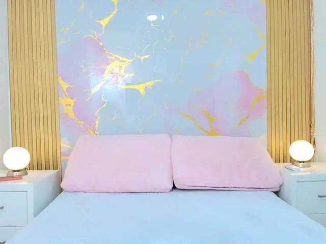 Offline AlishaDixon on BongaCams