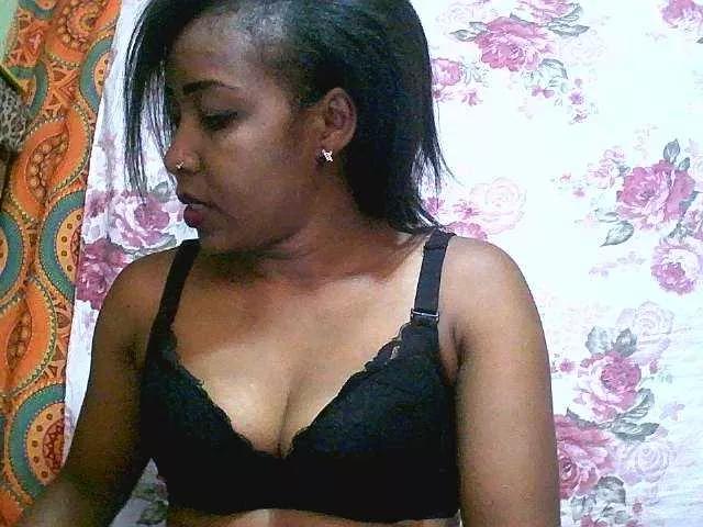 Offline Asmonah on BongaCams