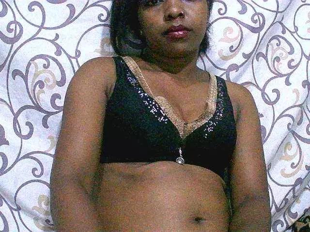 Offline Asmonah on BongaCams