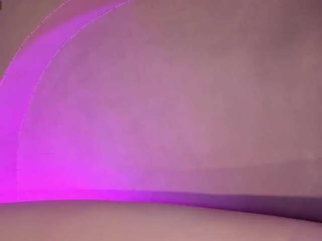 Offline CandaseRussell on BongaCams