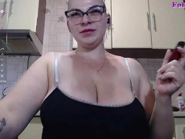 Offline CarolinaDiamond33 on BongaCams