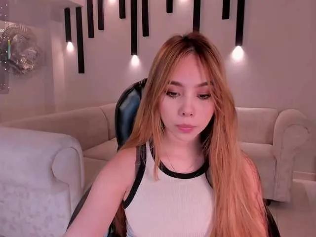 Offline CarolineGrace on BongaCams