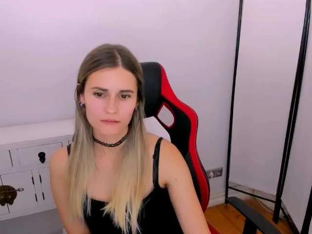 Offline CatrinGood on BongaCams