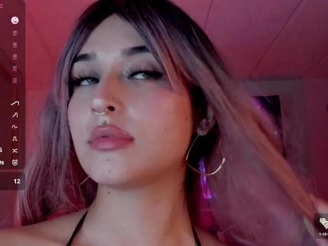 Offline Charlotte-greys on BongaCams