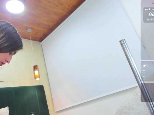 Freechat Crystal-Young on BongaCams