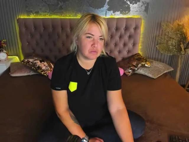 Offline CurlyDream on BongaCams