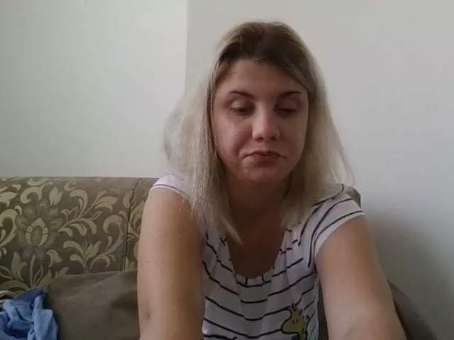 Offline Dollye on BongaCams