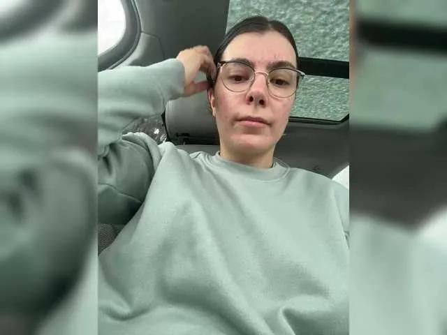 Offline Elinor21 on BongaCams
