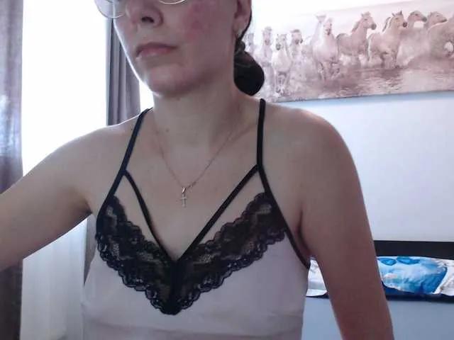 Offline Elinor21 on BongaCams