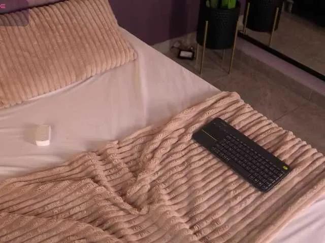 Offline ElleDiane on BongaCams