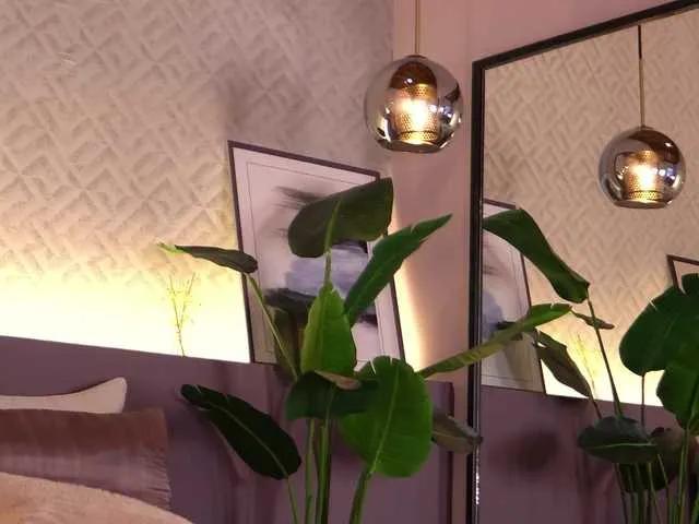 Offline ElleDiane on BongaCams