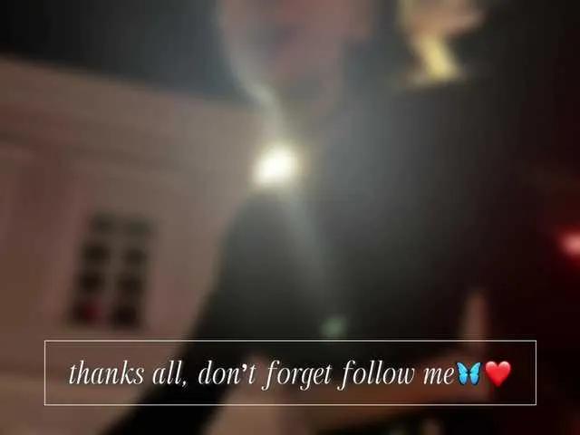 Offline emely1benz on BongaCams