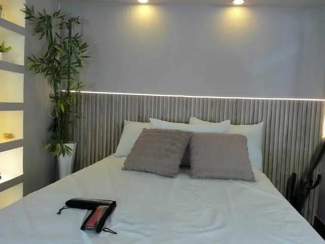 Offline EmmilyCollson on BongaCams