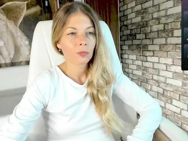Offline Eva-Melow on BongaCams