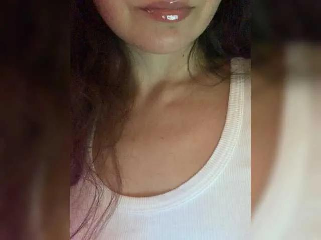 Offline FeeBee on BongaCams