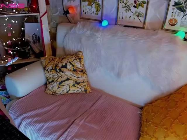 Offline FrankieFoxie on BongaCams