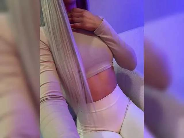 HollyPolly111 on BongaCams 