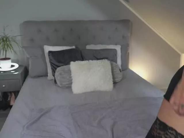 Offline Hotmilfbitch on BongaCams