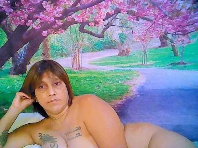 indianroxy on BongaCams 