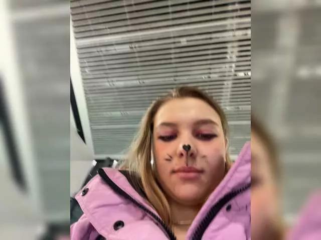 Offline jucieLussie on BongaCams