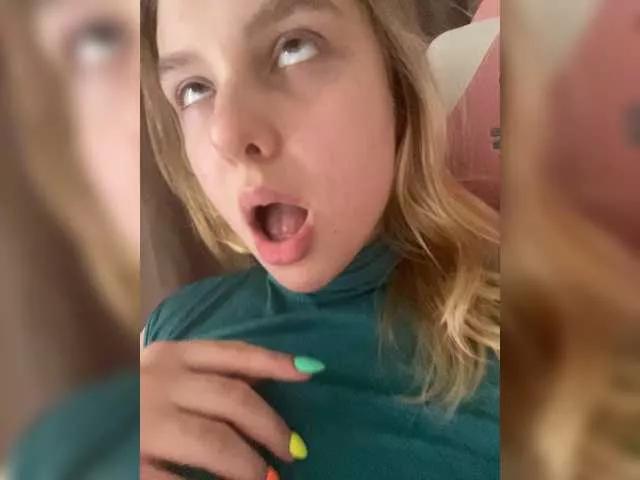 Offline jucieLussie on BongaCams