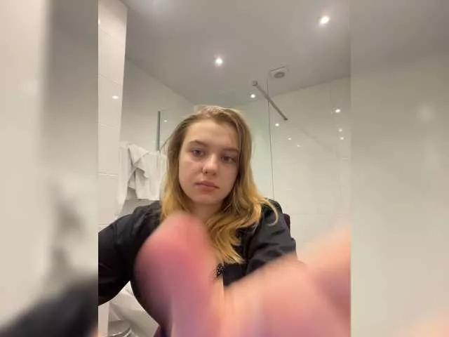 Offline jucieLussie on BongaCams