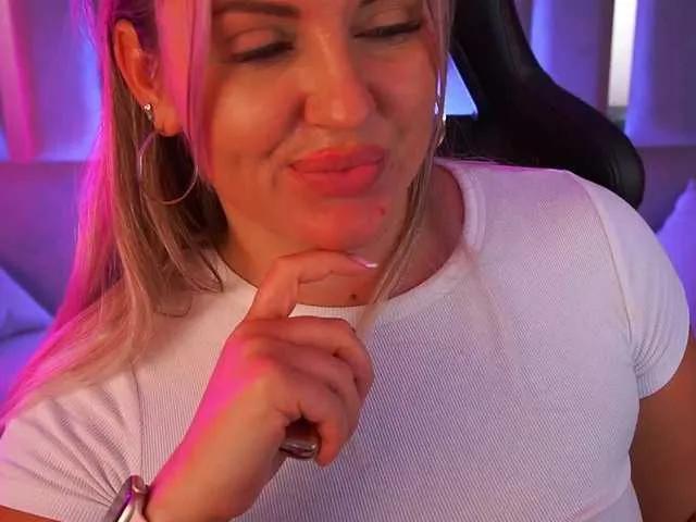 Offline KiraCandyS on BongaCams