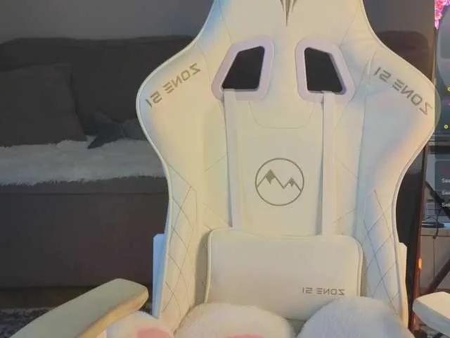 Offline KnightessRose on BongaCams