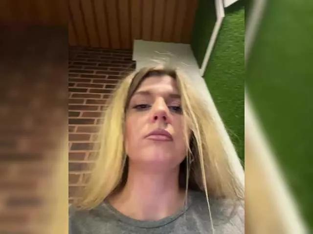 Offline KotiMrrr on BongaCams