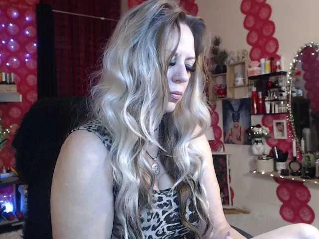 Offline LadyVelvet on BongaCams