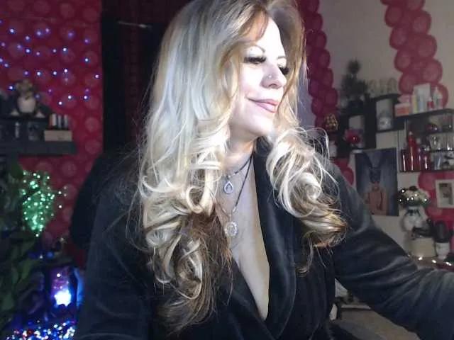 Offline LadyVelvet on BongaCams