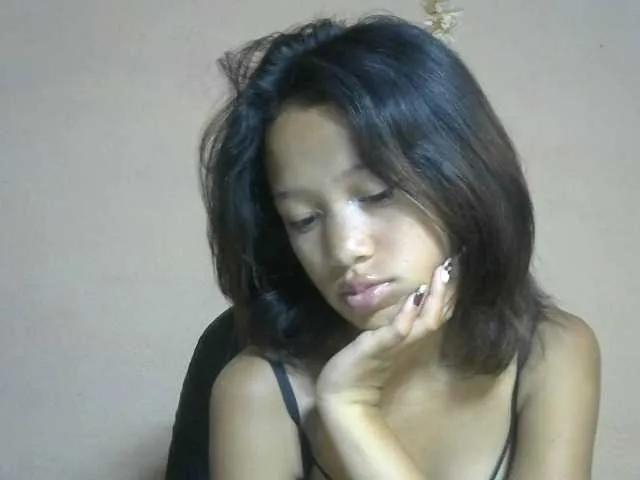 Freechat Laura1881 on BongaCams