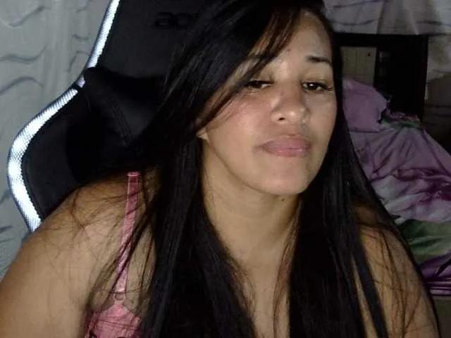Letty33 on BongaCams 