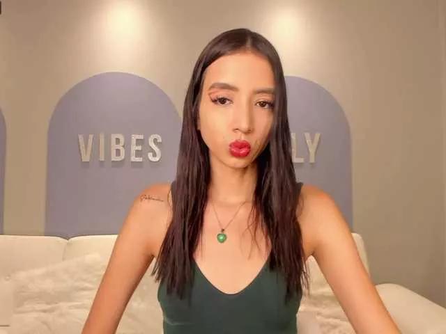 LillyThomps on BongaCams 