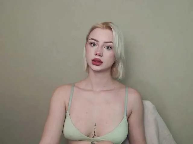 Offline Linaaa on BongaCams