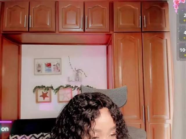 Offline lindasnows on BongaCams