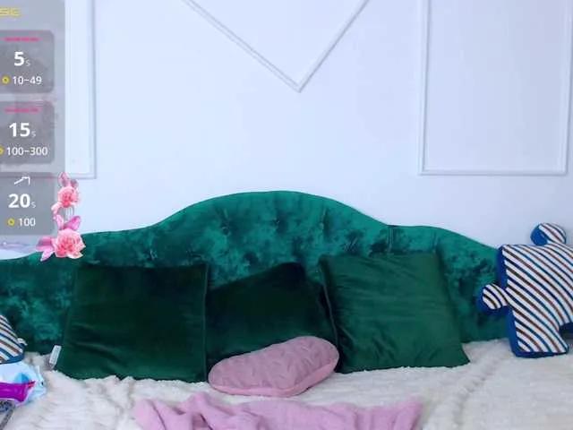 Little-melodyy on BongaCams