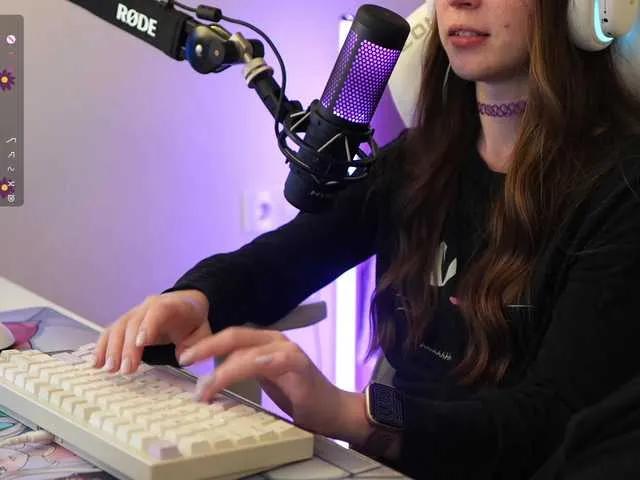 Offline lollipop-o on BongaCams