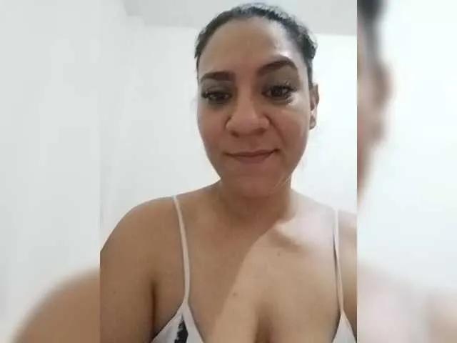 Freechat LuanaFranccesca on BongaCams