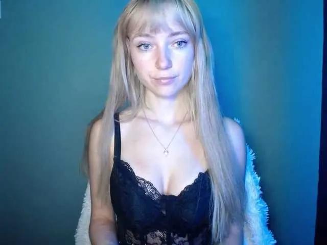 Offline LuciaLovely on BongaCams