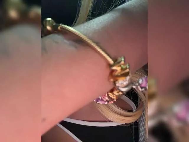 Offline lucygirl- on BongaCams