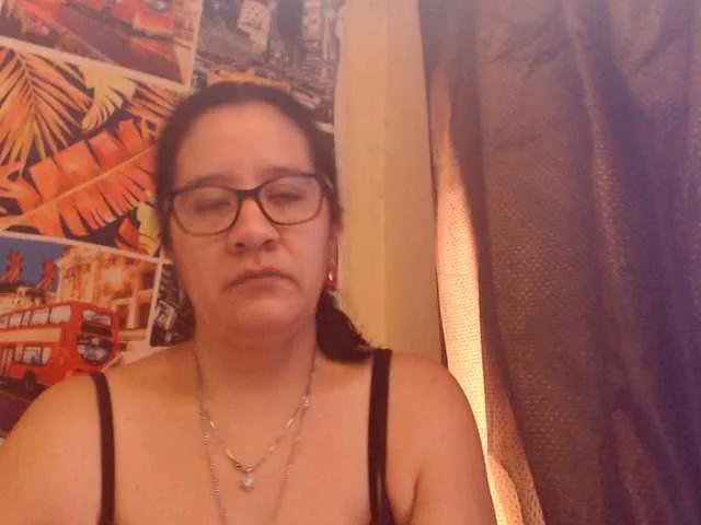 Offline lucyLUxxx on BongaCams