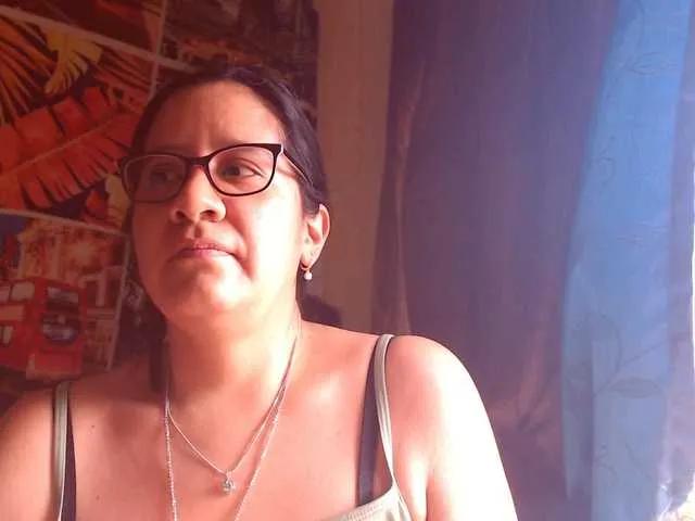 Offline lucyLUxxx on BongaCams