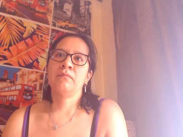 Offline lucyLUxxx on BongaCams