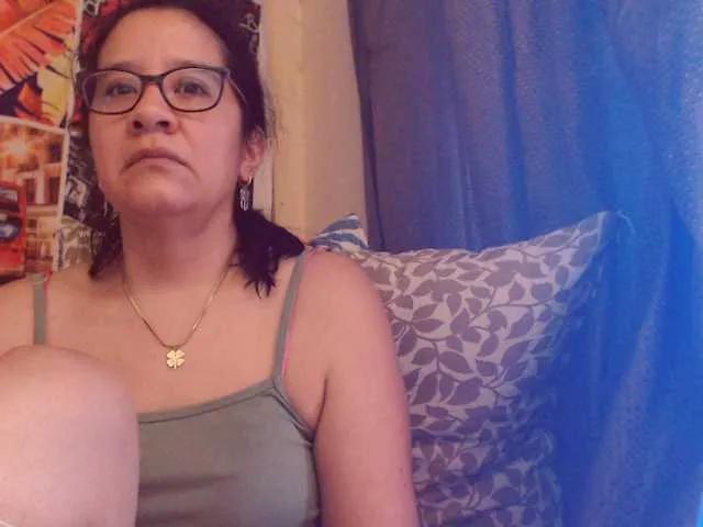 Offline lucyLUxxx on BongaCams