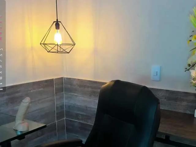 Freechat LussieWillow on BongaCams