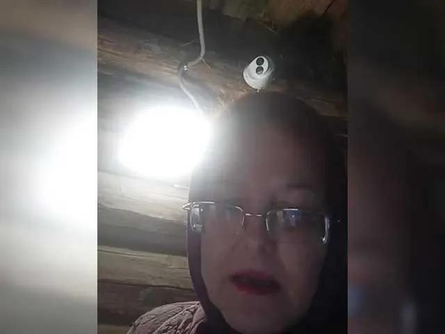 Offline Madam-oss on BongaCams